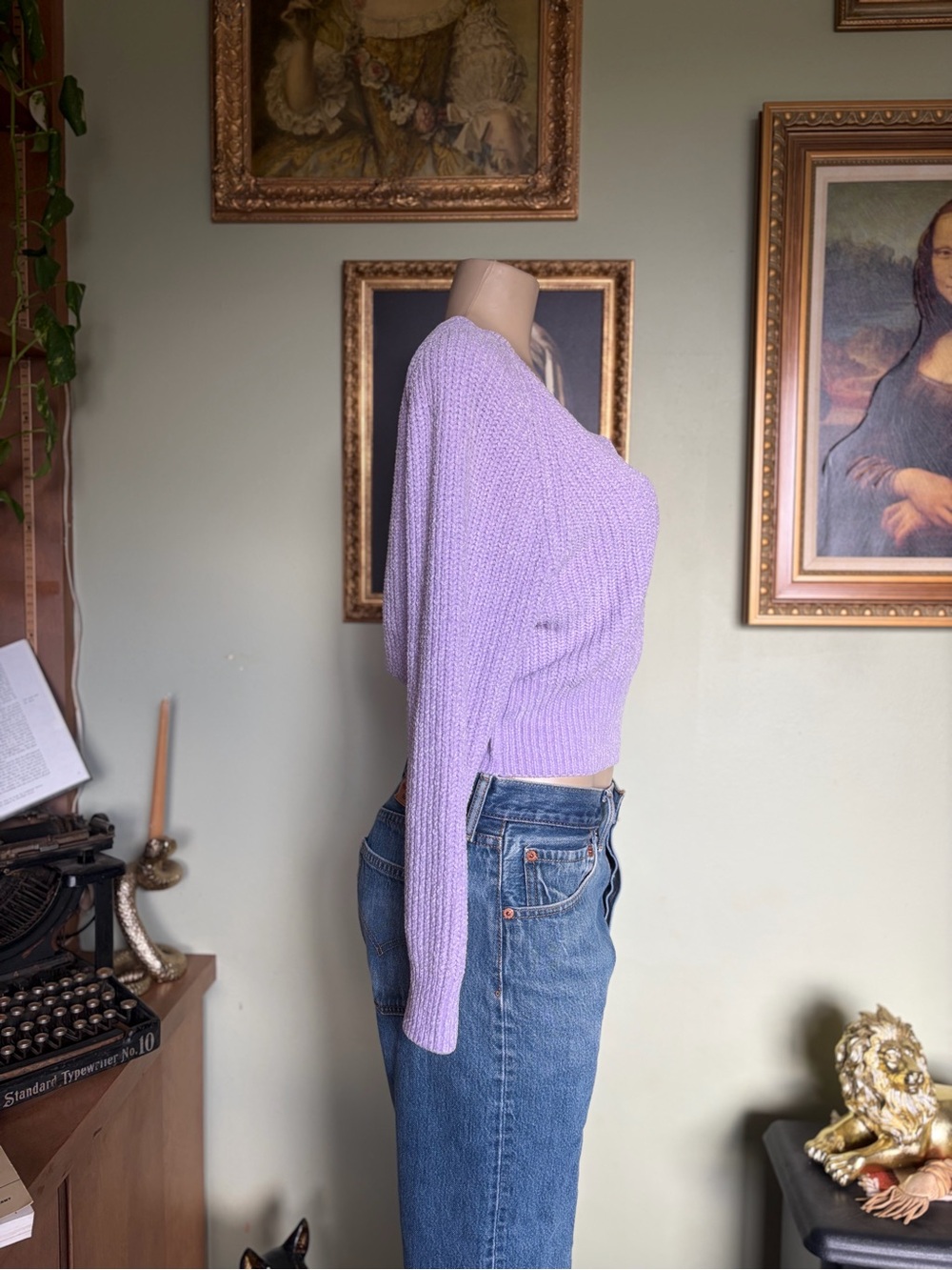 Urban Outfitters Light Lavender Woman’s V-Neck Cropped Soft Sweater Size XS - Picture 7 of 15
